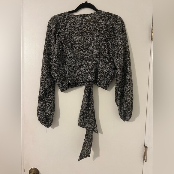 Princess Polly Black and White Women's Wrap Top size 6 (SKU C104) - Picture 5 of 6